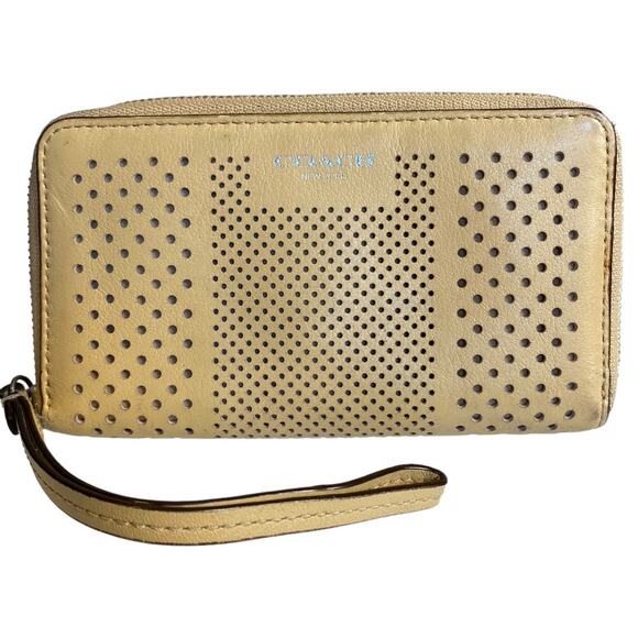 Coach Perforated Leather Wristlet Wallet 3x6 Beige Old Money Quiet Luxury Retro‎ - Picture 9 of 9
